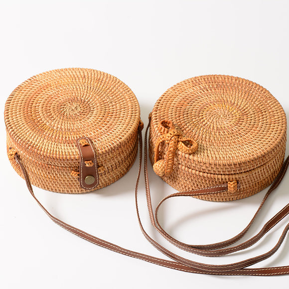 Round Rattan Beach Bag Casual Straw Crossbody Shoulder Bag with Leather Shoulder Strap