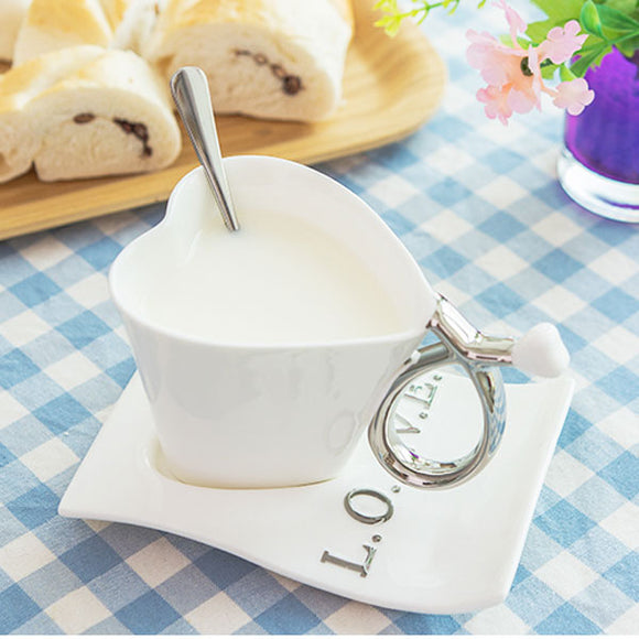 Heart-shaped Coffee Cup Creative Ceramics Couple Loved Cup with a Spoon and a Cup holder