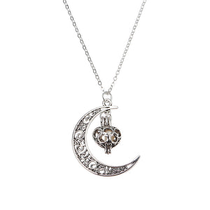 Retro Pearl Necklace Fashion Hollow Moon Pendant Exquisite Chain Jewelry for Women and Men Gift